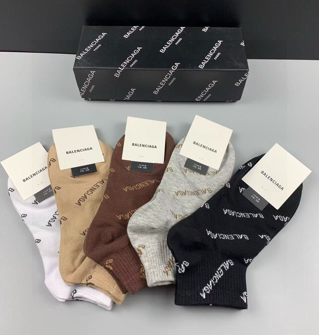  🆕BALENCIAGA · 巴黎世家❗️大巴黎经典女款袜子❗️【一盒五双】纯棉材质织造，上脚柔软舒适，