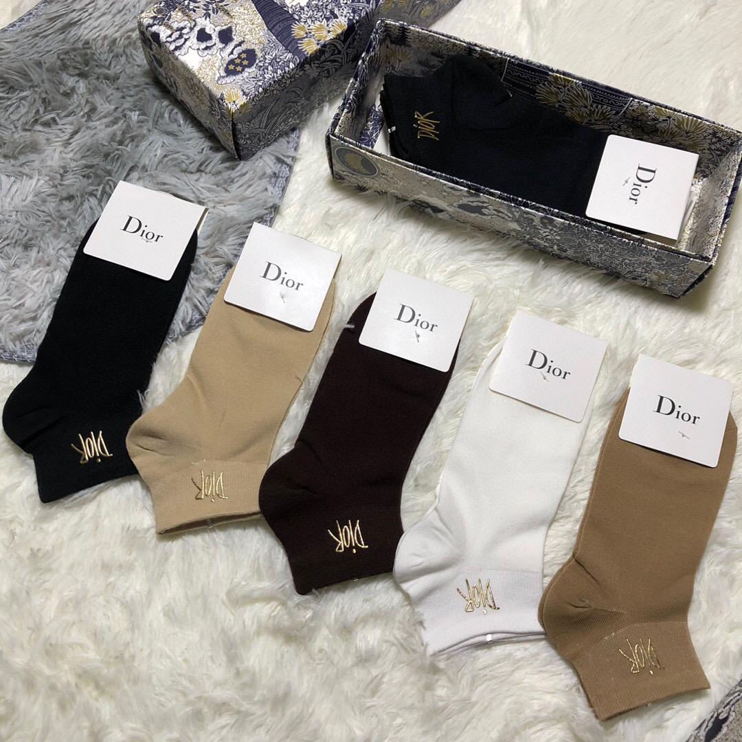  🆕Dior · 迪奥❗️D家新品女款袜子❗️【一盒五双】纯棉材质，柔软舒适透气，罗口烫金经典品牌全称l