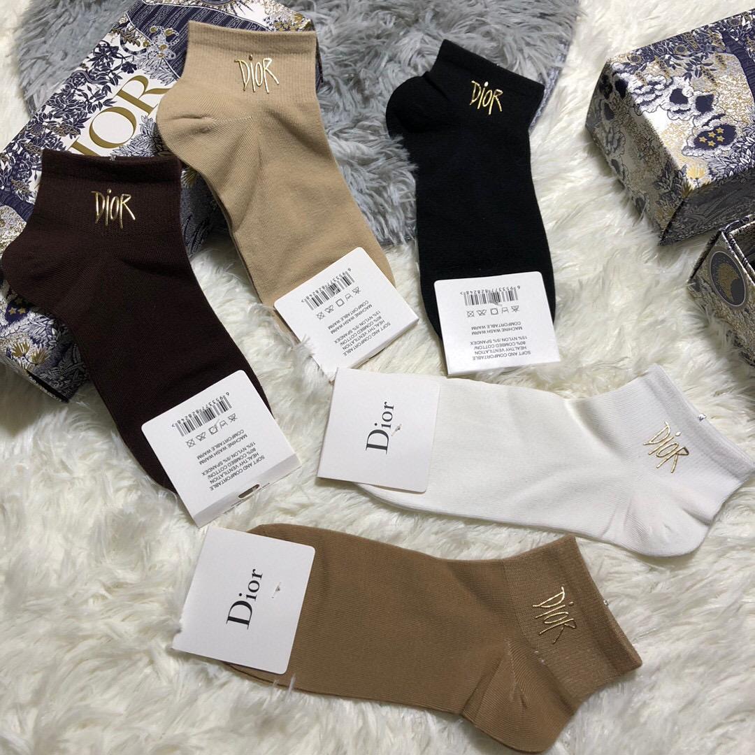  🆕Dior · 迪奥❗️D家新品女款袜子❗️【一盒五双】纯棉材质，柔软舒适透气，罗口烫金经典品牌全称l