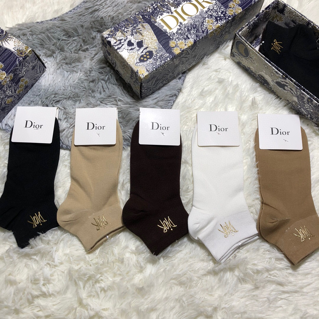  🆕Dior · 迪奥❗️D家新品女款袜子❗️【一盒五双】纯棉材质，柔软舒适透气，罗口烫金经典品牌全称l