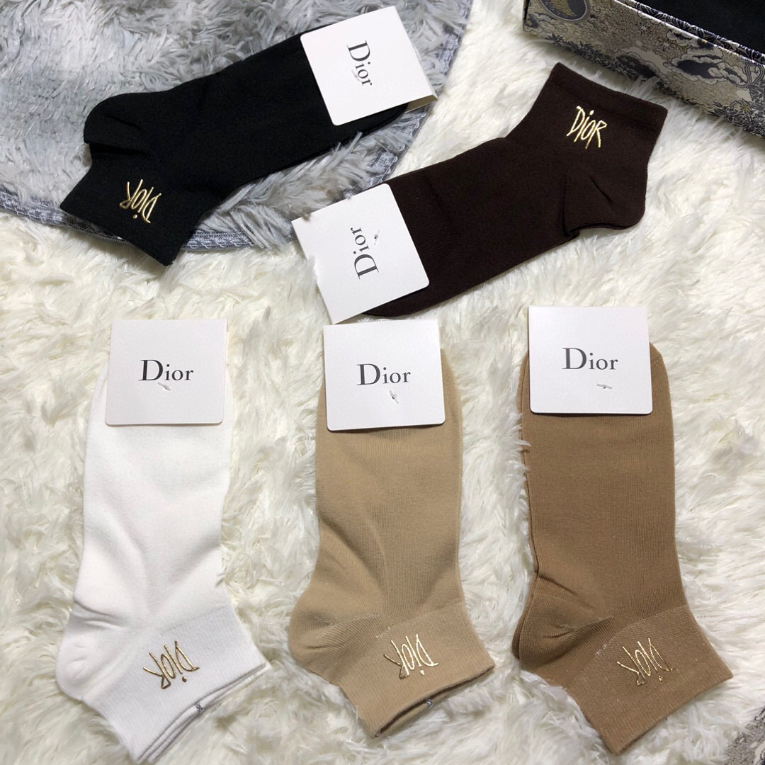  🆕Dior · 迪奥❗️D家新品女款袜子❗️【一盒五双】纯棉材质，柔软舒适透气，罗口烫金经典品牌全称l