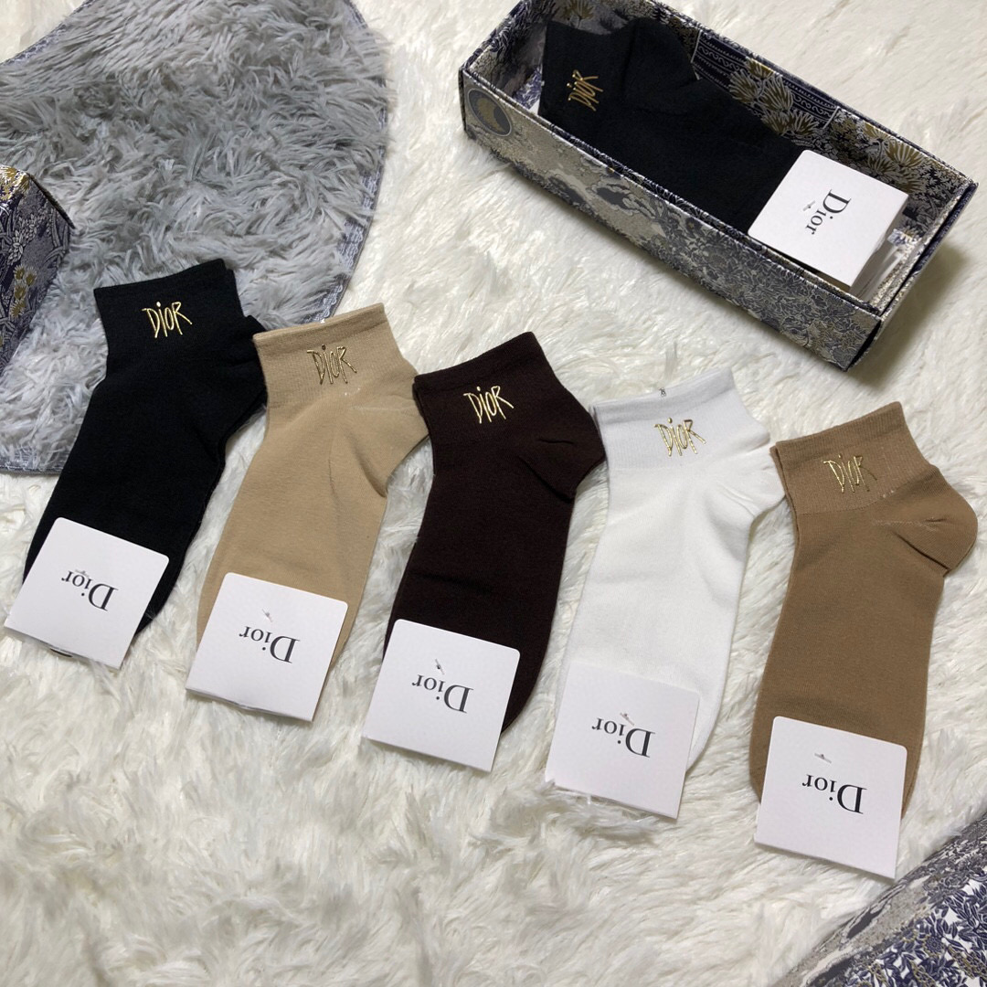  🆕Dior · 迪奥❗️D家新品女款袜子❗️【一盒五双】纯棉材质，柔软舒适透气，罗口烫金经典品牌全称l