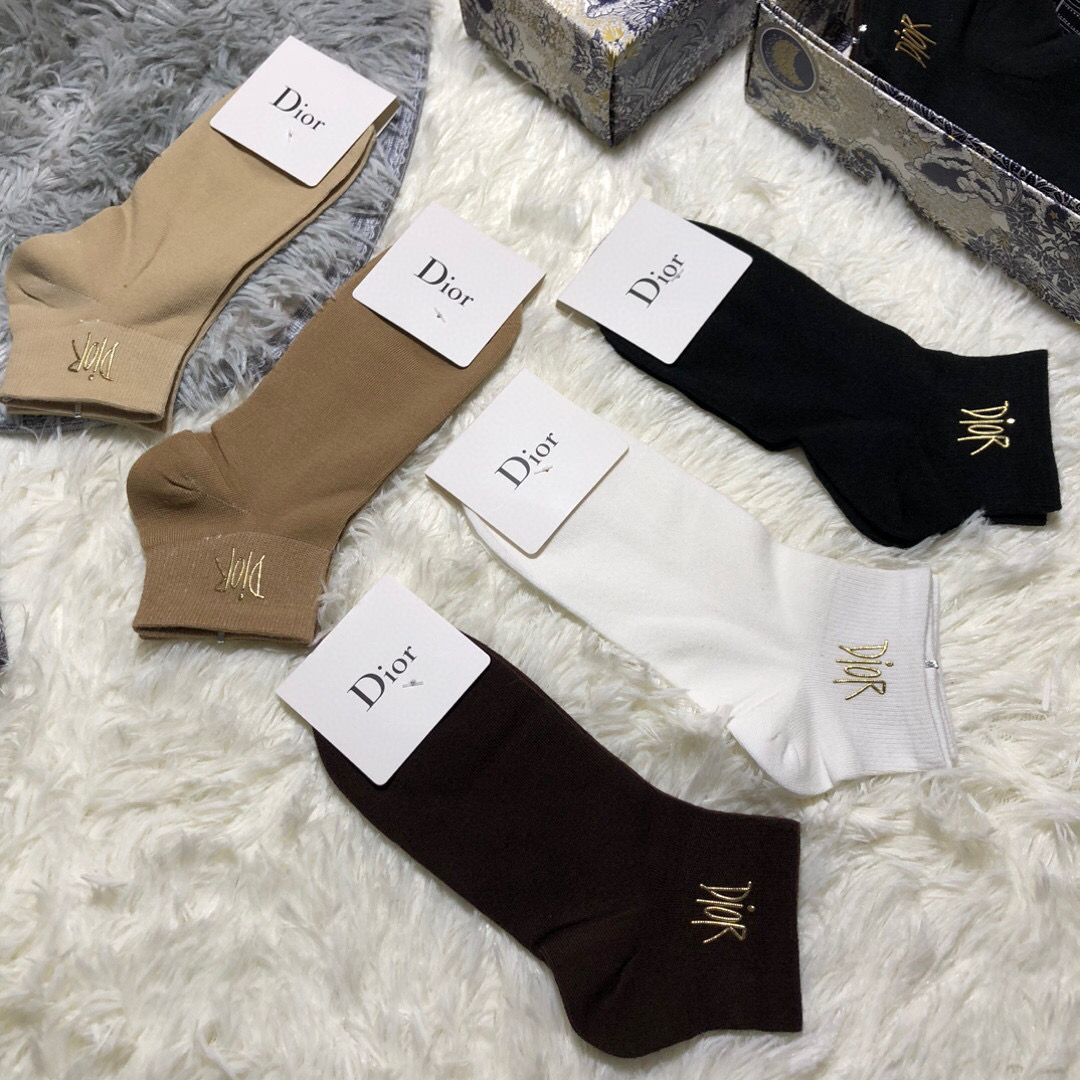 🆕Dior · 迪奥❗️D家新品女款袜子❗️【一盒五双】纯棉材质，柔软舒适透气，罗口烫金经典品牌全称l