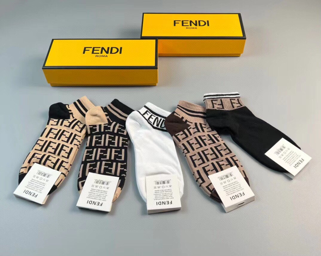  🆕FENDI · 芬迪❗️大F新品袜子❗️【一盒五双】提花经典的双F标志，纯棉材质制造，透气舒适，超级