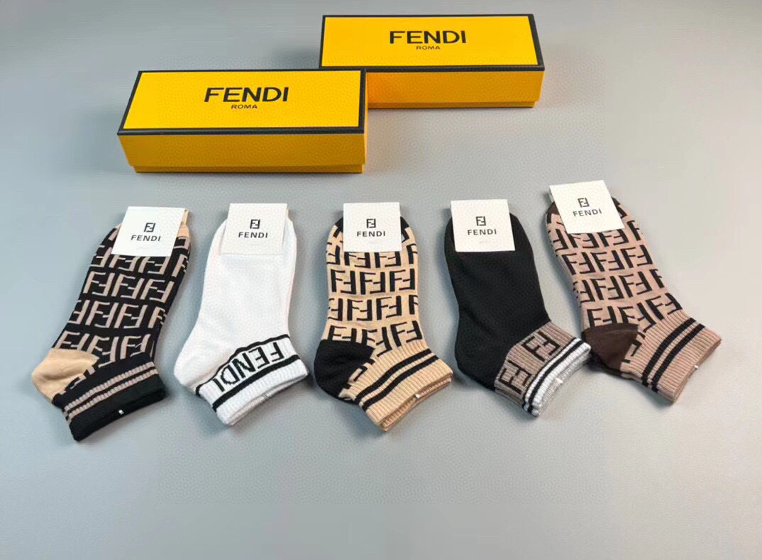  🆕FENDI · 芬迪❗️大F新品袜子❗️【一盒五双】提花经典的双F标志，纯棉材质制造，透气舒适，超级