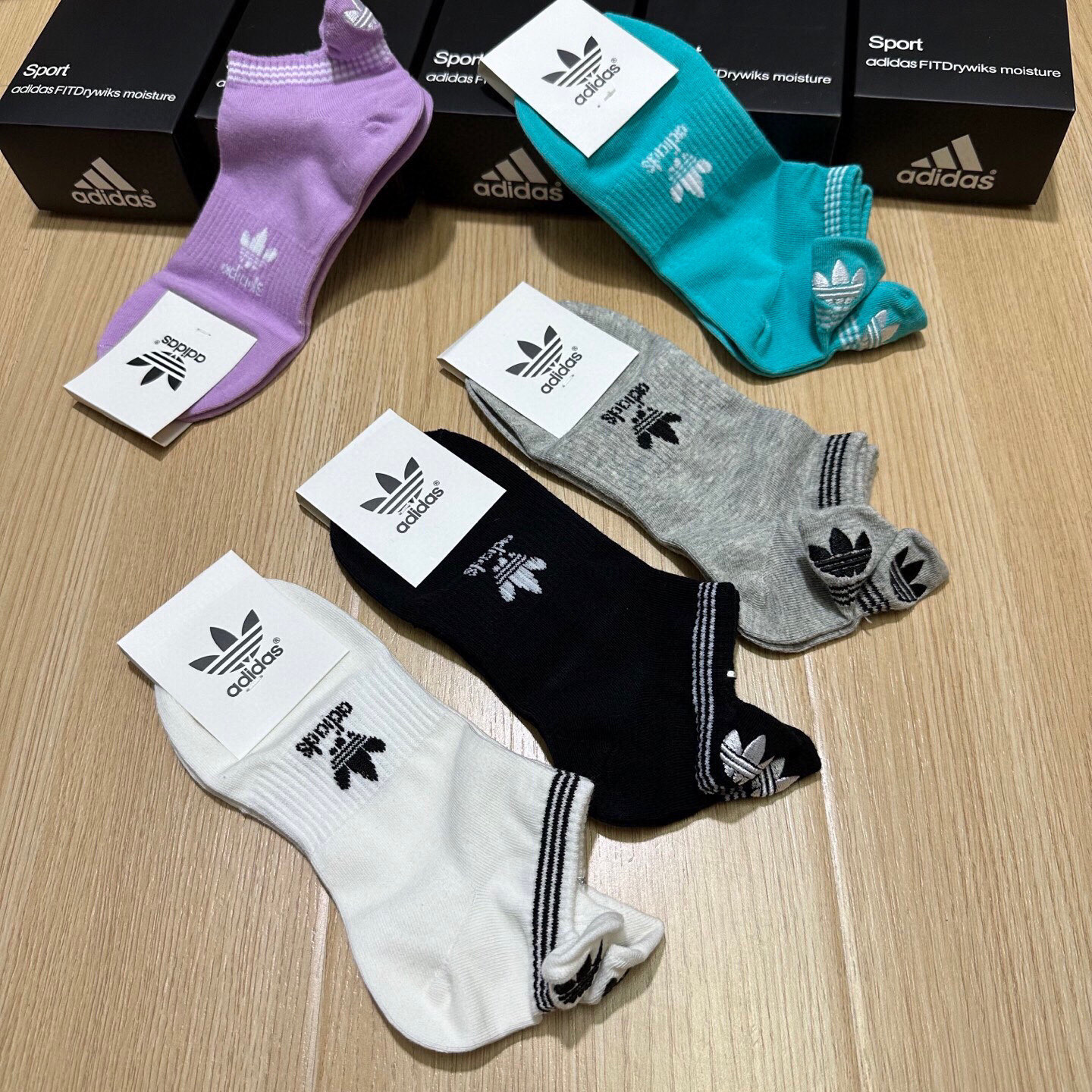  🆕Adidas · 阿迪达斯❗️火爆全网的三叶草❗️☘️logo超级nice❗️❗️设计惊艳绝伦超级好