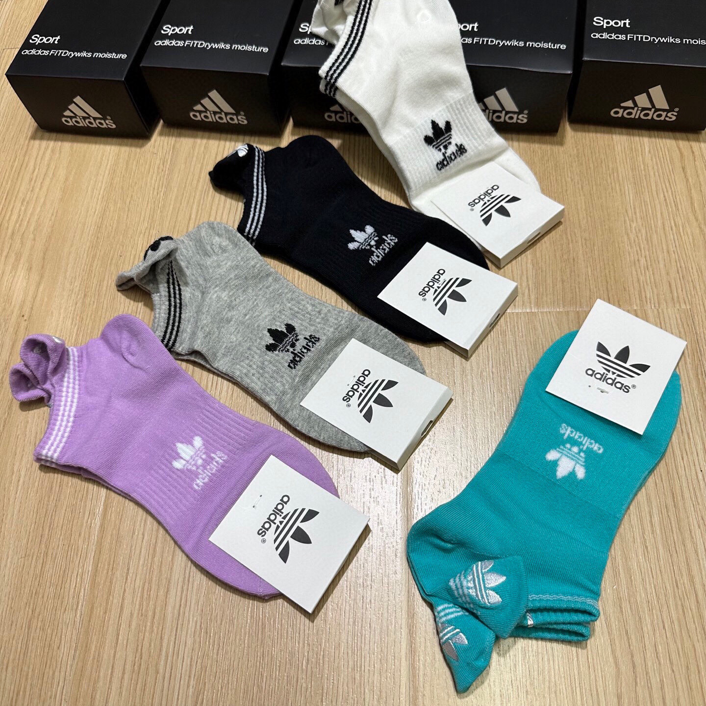  🆕Adidas · 阿迪达斯❗️火爆全网的三叶草❗️☘️logo超级nice❗️❗️设计惊艳绝伦超级好
