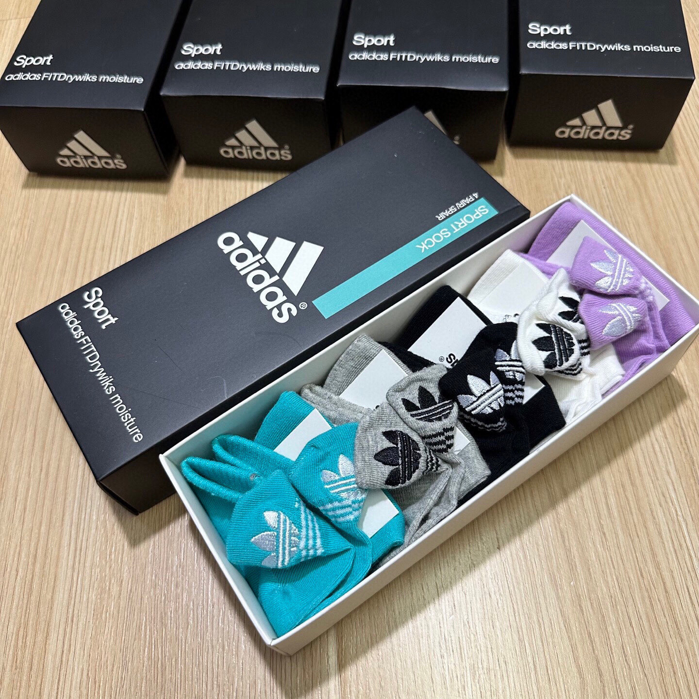  🆕Adidas · 阿迪达斯❗️火爆全网的三叶草❗️☘️logo超级nice❗️❗️设计惊艳绝伦超级好