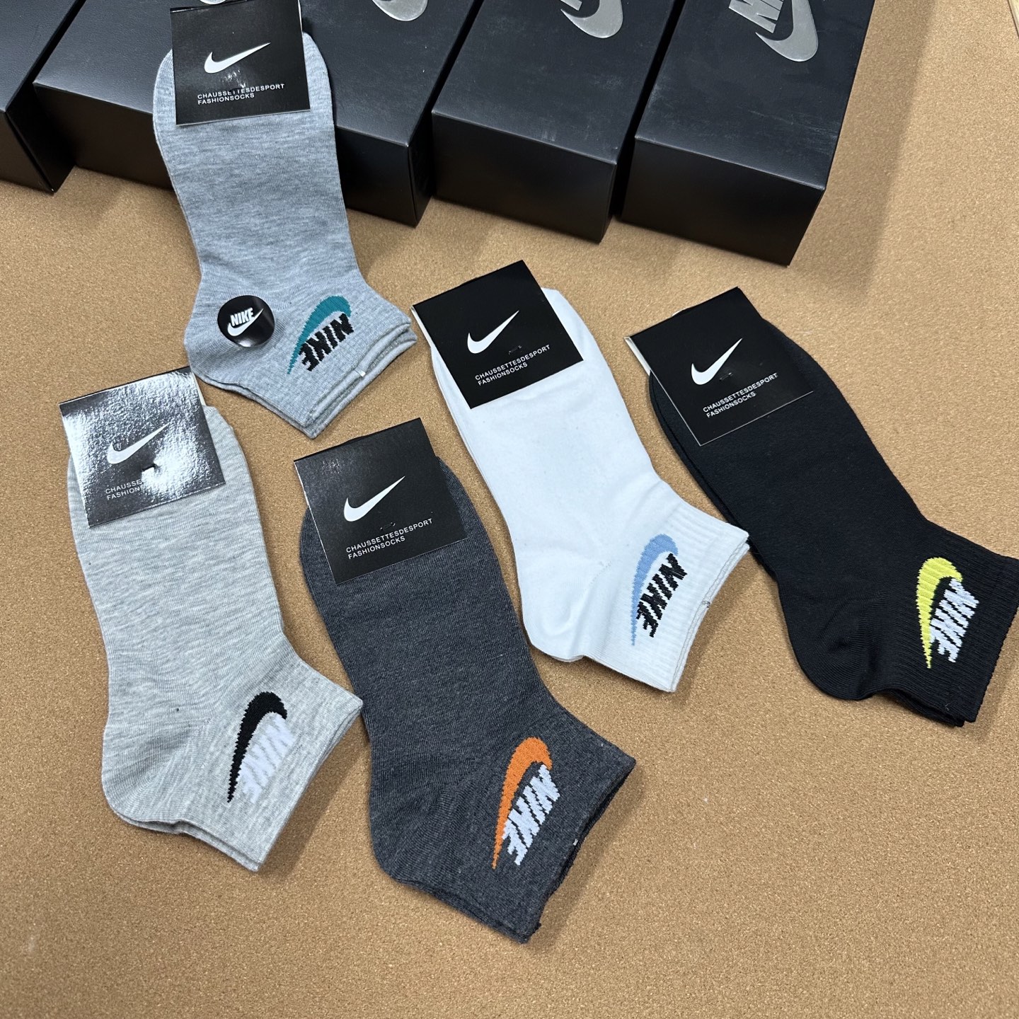  🆕Nike · 耐克❗️永远的经典永远的☑️❗️精梳棉材质，透气吸汗柔软舒适，上脚非常nice❗️商务