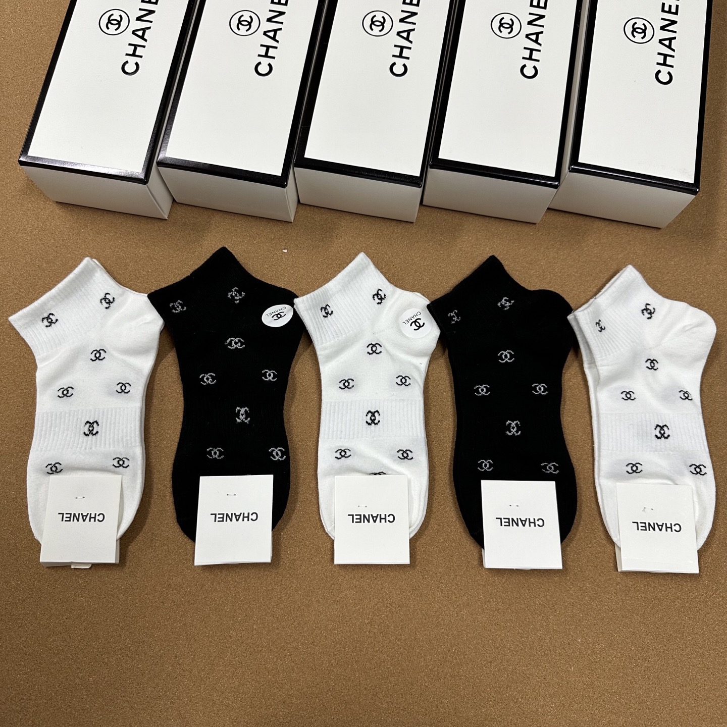  🆕CHANEL · 香奈儿❗️小香新品女款袜子❗️【一盒五双】纯棉材质，柔软舒适透气，经典双C标识，炒