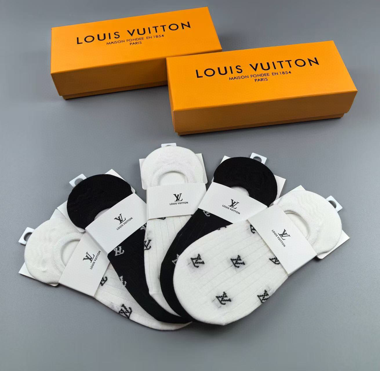  🆕Louis Vuitton · 路易威登❗️驴家新品女款隐形袜子❗【一盒五双】提花经典标志，纯棉材质