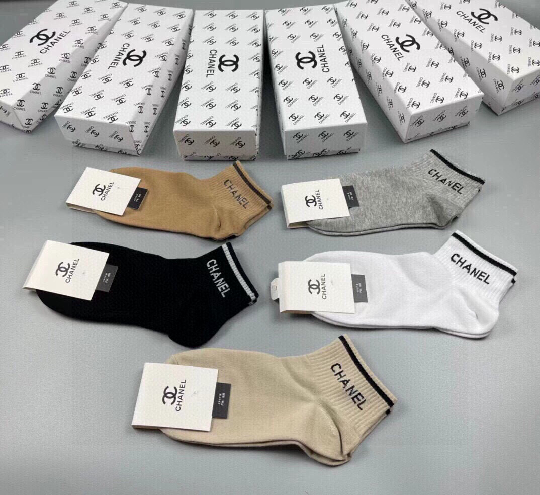  🆕CHANEL · 香奈儿❗️香奶奶家新品女款袜子❗️【一盒五双】纯棉材质，柔软舒适透气，罗口提花经典