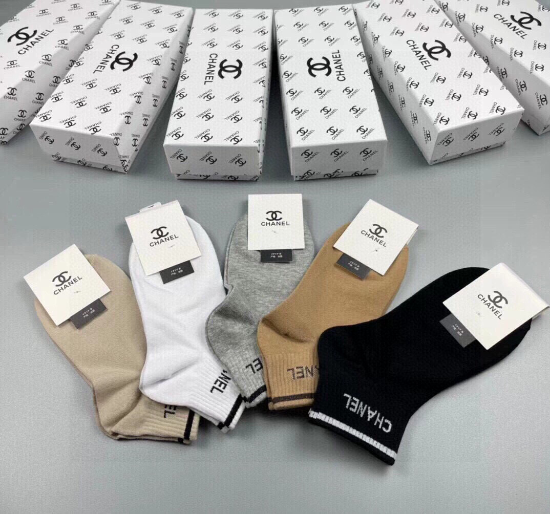  🆕CHANEL · 香奈儿❗️香奶奶家新品女款袜子❗️【一盒五双】纯棉材质，柔软舒适透气，罗口提花经典