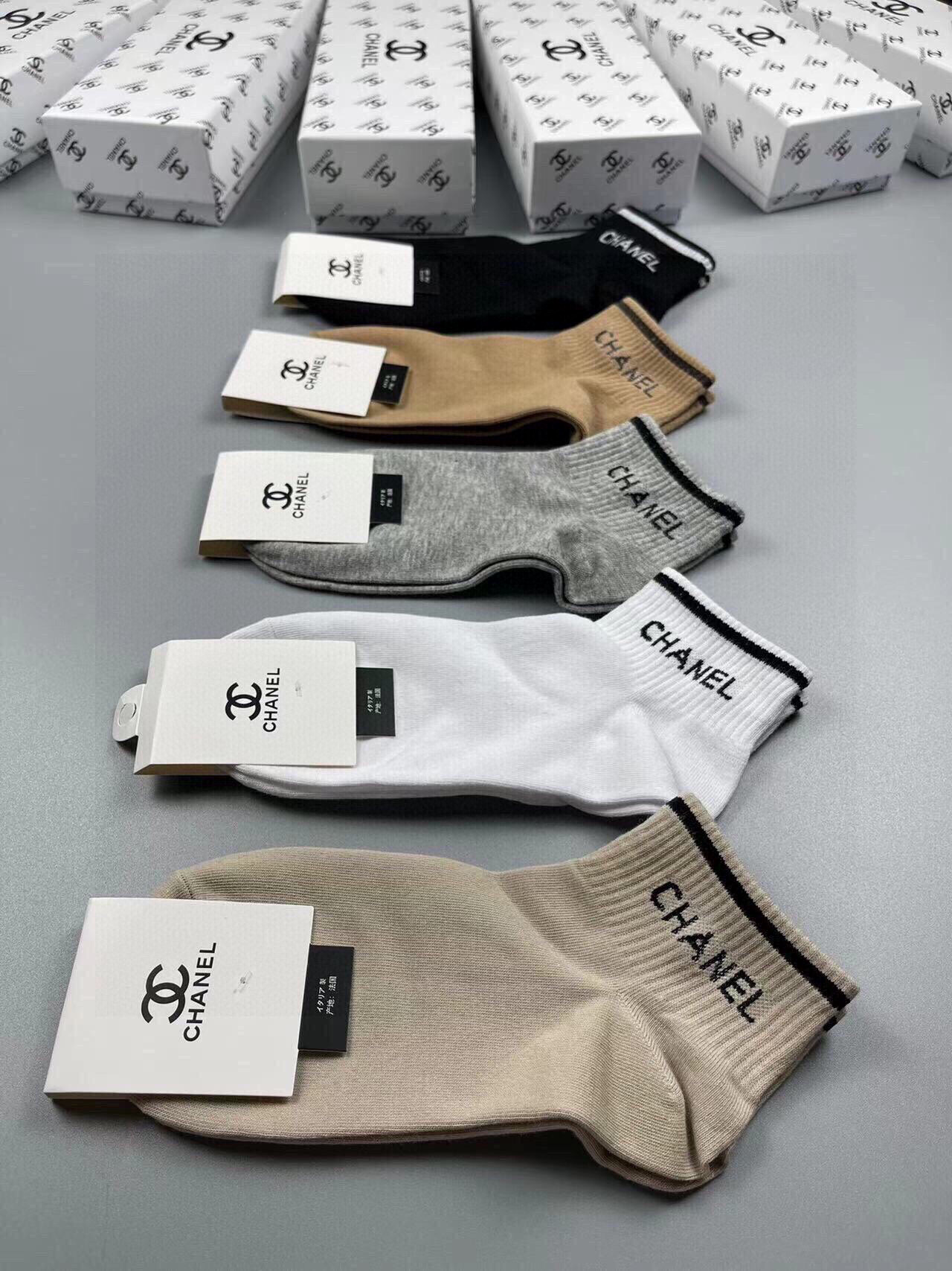  🆕CHANEL · 香奈儿❗️香奶奶家新品女款袜子❗️【一盒五双】纯棉材质，柔软舒适透气，罗口提花经典