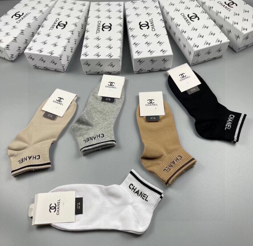  🆕CHANEL · 香奈儿❗️香奶奶家新品女款袜子❗️【一盒五双】纯棉材质，柔软舒适透气，罗口提花经典