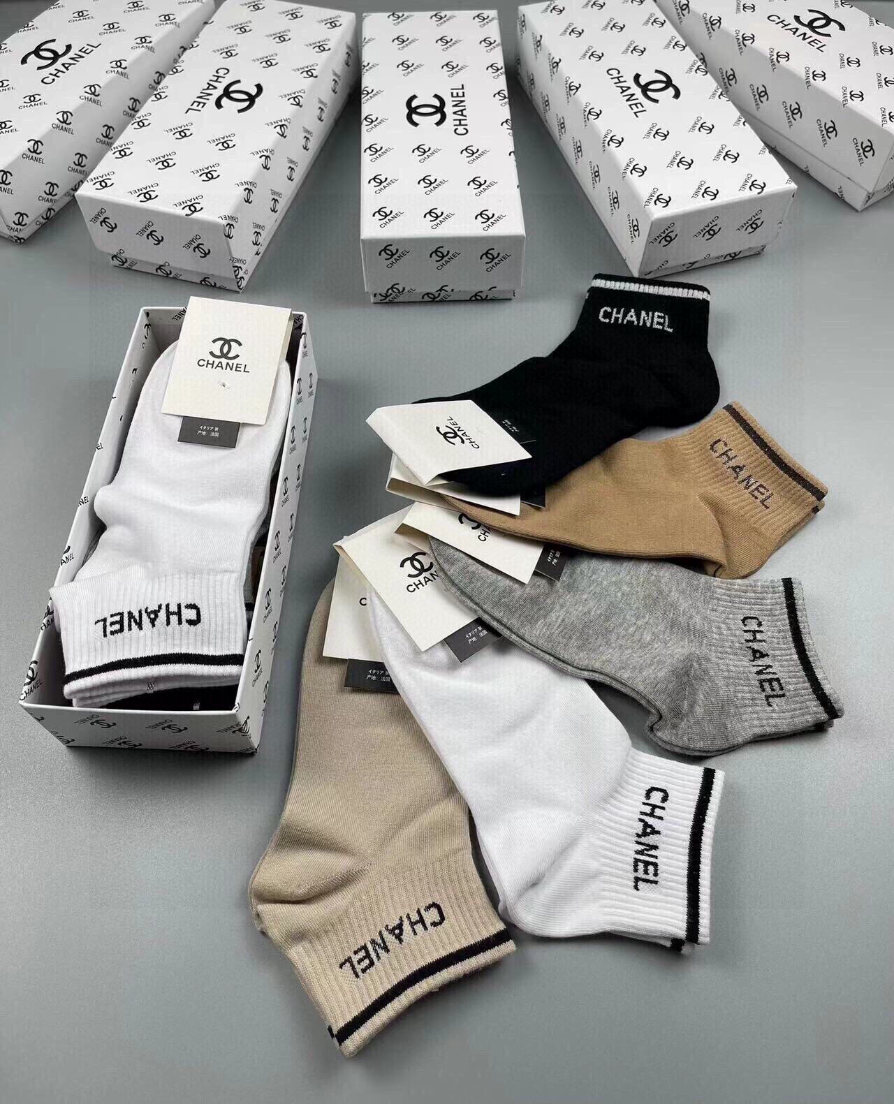  🆕CHANEL · 香奈儿❗️香奶奶家新品女款袜子❗️【一盒五双】纯棉材质，柔软舒适透气，罗口提花经典