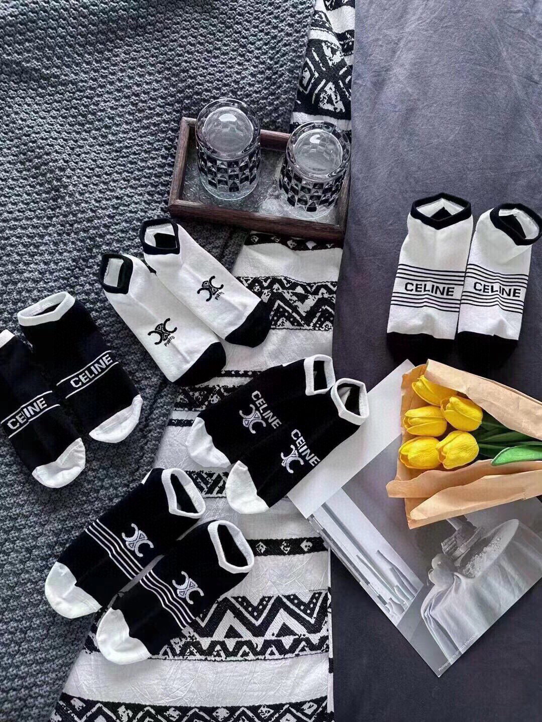  🆕CELINE · 赛琳❗️新品女款短袜子【一盒五双】提花经典标志，纯棉材质制造，透气舒适，超级nic