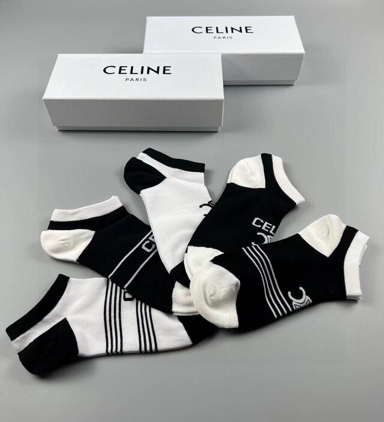  🆕CELINE · 赛琳❗️新品女款短袜子【一盒五双】提花经典标志，纯棉材质制造，透气舒适，超级nic