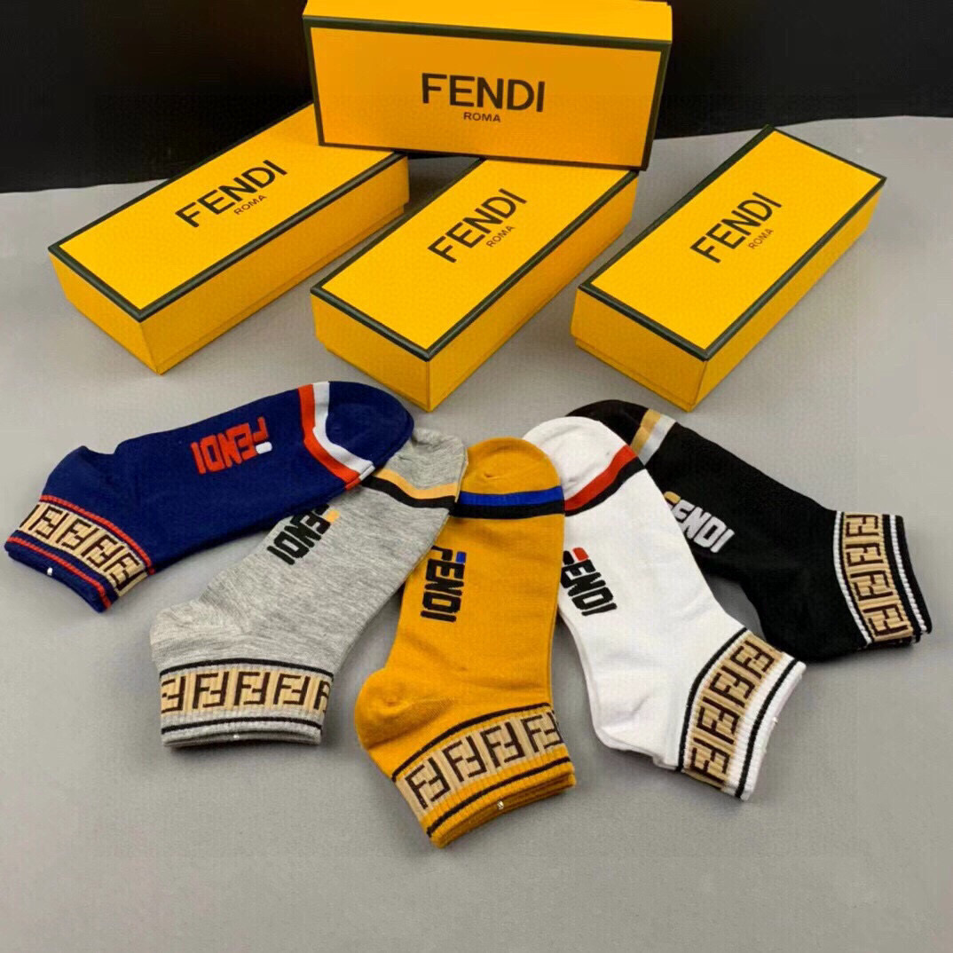  🆕FENDI · 芬迪❗️大F经典袜子❗️【一盒五双】罗口提花经典的双F标志，袜身FENDI字母标志，