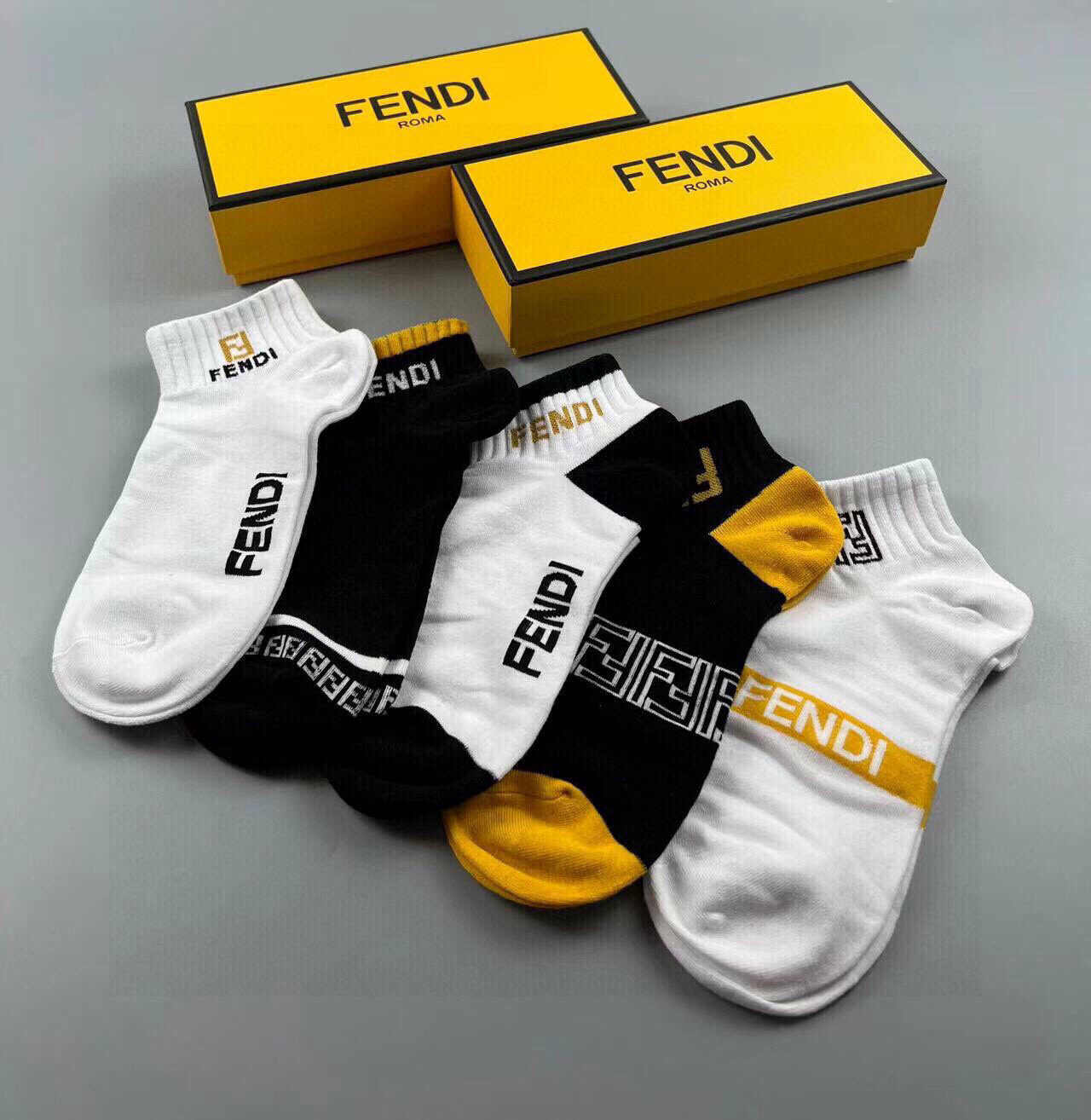 🆕FENDI · 芬迪❗️大F新品袜子❗️【一盒五双】提花经典的双F标志，纯棉材质制造，透气舒适，超级