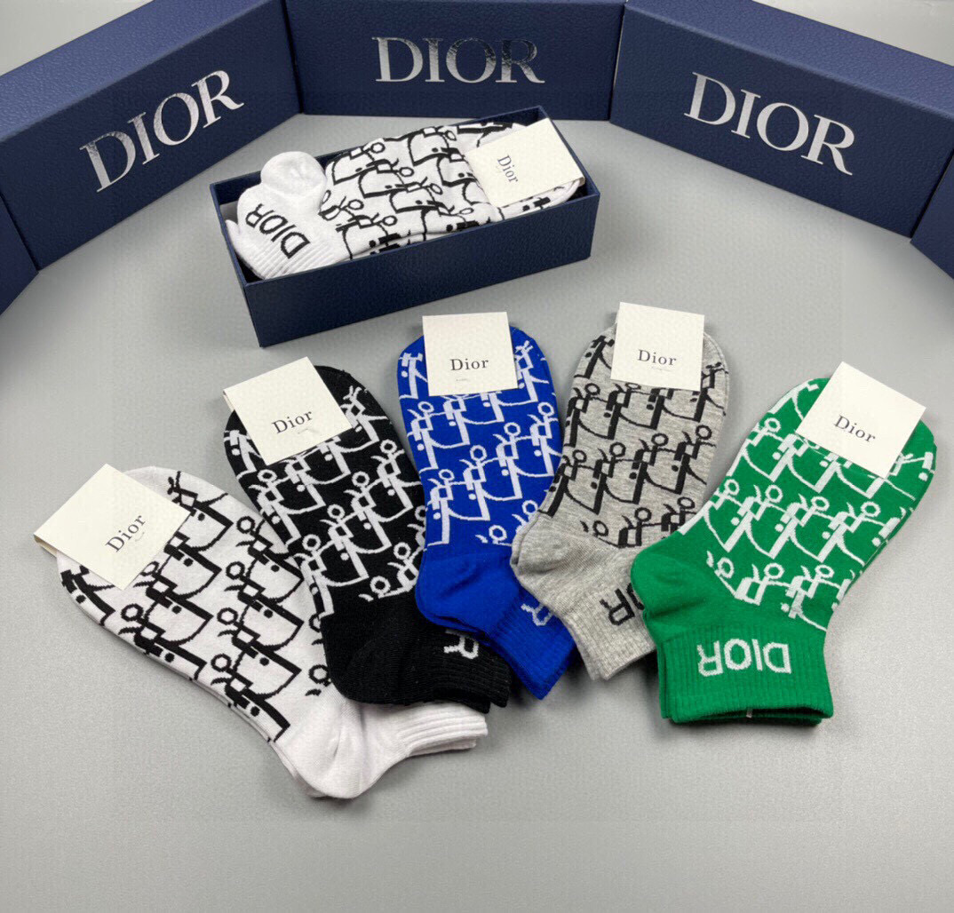  🆕Dior · 迪奥❗️D家新品短款袜子❗️【一盒五双】纯棉材质，上脚柔软舒适，经典的D家字母logo