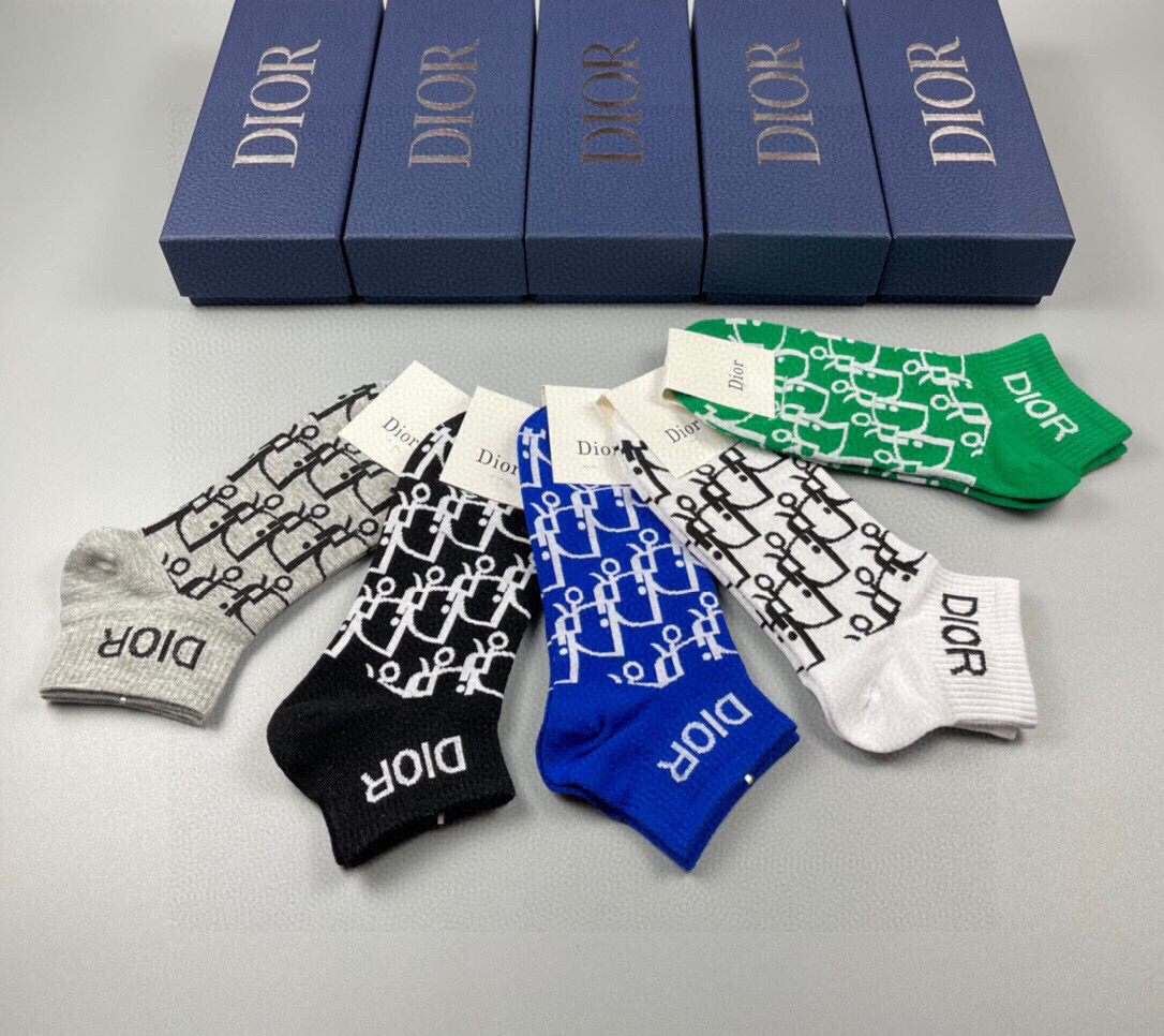 🆕Dior · 迪奥❗️D家新品短款袜子❗️【一盒五双】纯棉材质，上脚柔软舒适，经典的D家字母logo