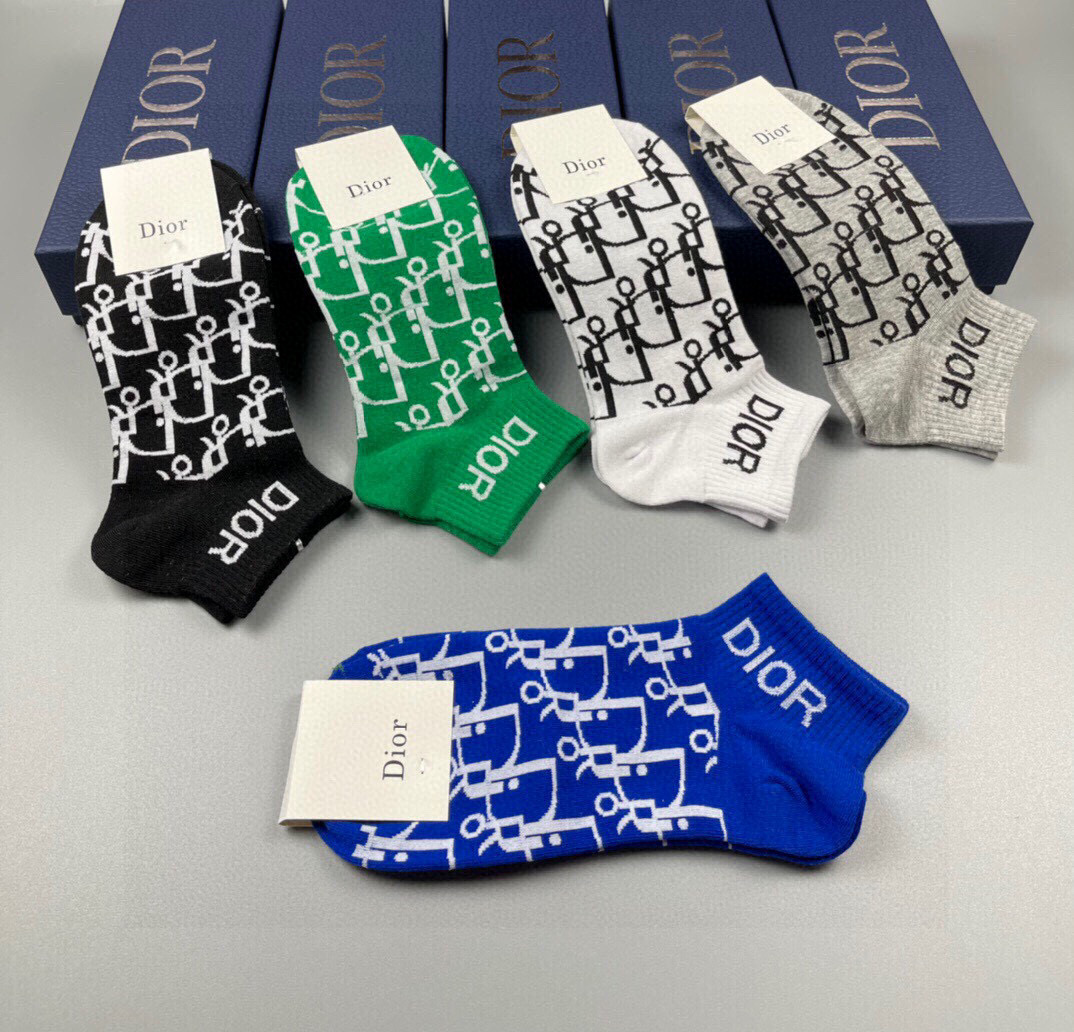  🆕Dior · 迪奥❗️D家新品短款袜子❗️【一盒五双】纯棉材质，上脚柔软舒适，经典的D家字母logo