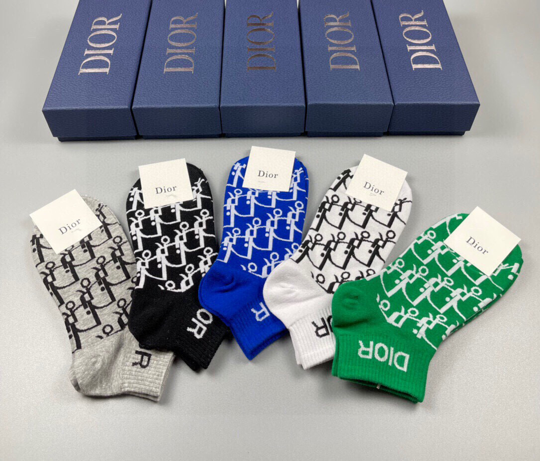  🆕Dior · 迪奥❗️D家新品短款袜子❗️【一盒五双】纯棉材质，上脚柔软舒适，经典的D家字母logo