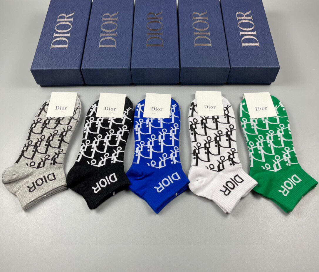  🆕Dior · 迪奥❗️D家新品短款袜子❗️【一盒五双】纯棉材质，上脚柔软舒适，经典的D家字母logo