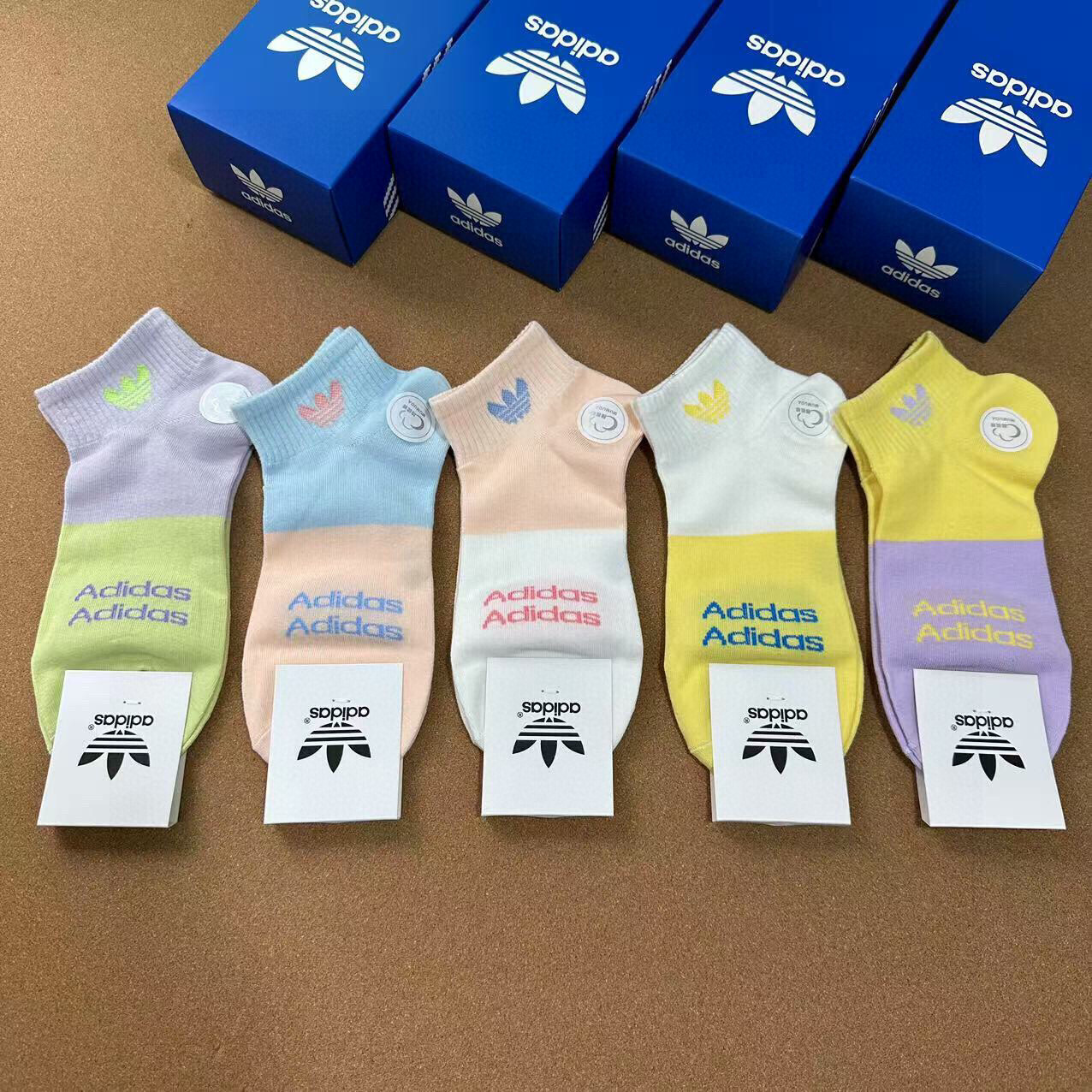 NO:299970,Adidas · Adidas new women's color-blocking socks, the popular three-leaf clover logo on the entire network is super nice design, amazing and super good looking ins This year's super hot elements single products are pure cotton material, very soft and comfortable [one box and five pairs] socks, stockings, socks, adidas, socks19860909Adidas · 阿迪达斯新品女款拼色袜子,火爆全网的三叶草logo超级nice设计惊艳绝伦超级好看ins今年超火爆元素单品纯棉材质,非常柔软舒适【一盒五双】袜子,丝袜,袜子,adidas,socks,accessory