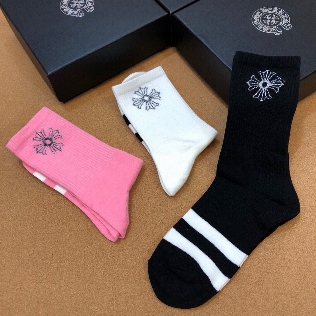  🆕❗️克罗心出口订单❗️别致吸睛，中筒设计，精梳棉材质❗️亲肤透气，表面有着温润的光泽感，上脚丝滑而显
