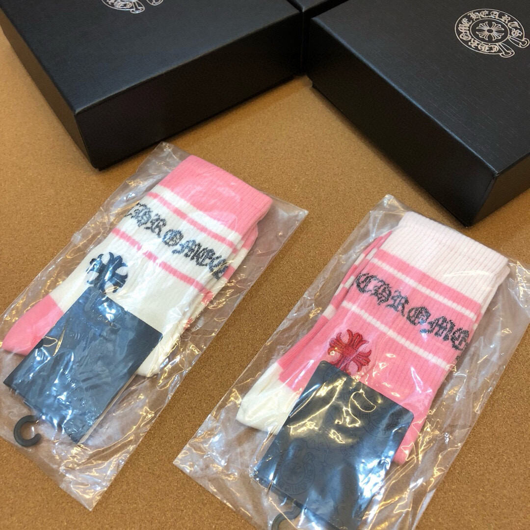  🆕❗️克罗心出口订单❗️别致吸睛，中筒设计，精梳棉材质❗️亲肤透气，表面有着温润的光泽感，上脚丝滑而显