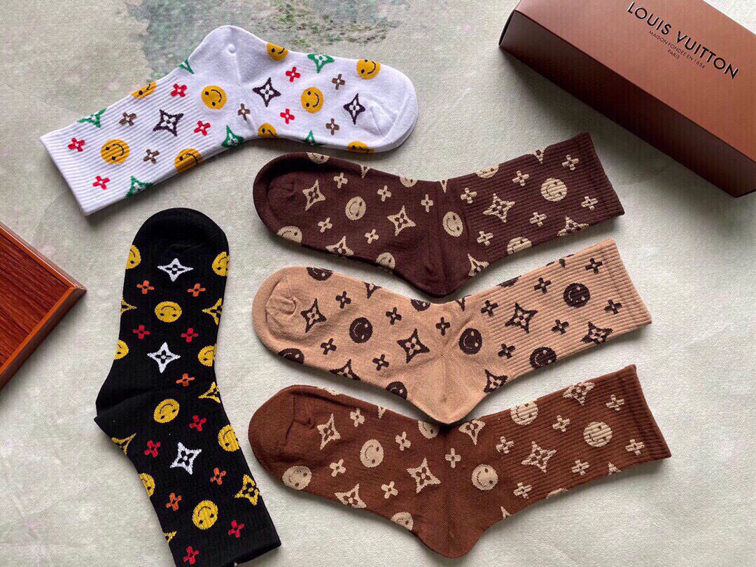  🆕Louis Vuitton · 路易威登❗️驴家经典女款中筒袜子❗️【一盒五双】纯棉材质，柔软舒适透