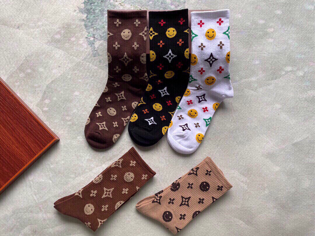  🆕Louis Vuitton · 路易威登❗️驴家经典女款中筒袜子❗️【一盒五双】纯棉材质，柔软舒适透