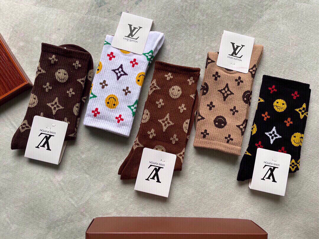  🆕Louis Vuitton · 路易威登❗️驴家经典女款中筒袜子❗️【一盒五双】纯棉材质，柔软舒适透