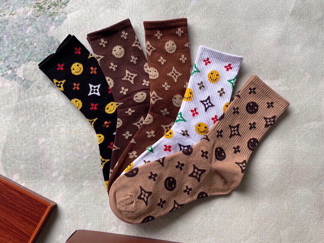  🆕Louis Vuitton · 路易威登❗️驴家经典女款中筒袜子❗️【一盒五双】纯棉材质，柔软舒适透