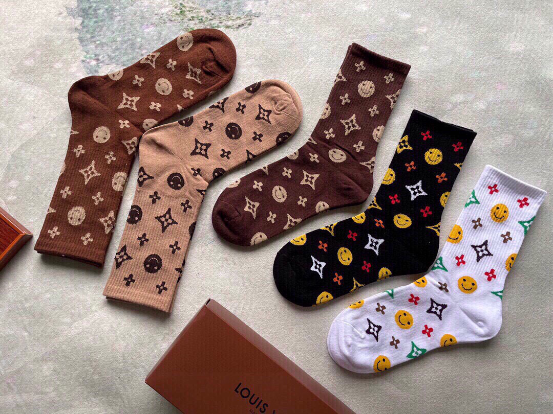  🆕Louis Vuitton · 路易威登❗️驴家经典女款中筒袜子❗️【一盒五双】纯棉材质，柔软舒适透