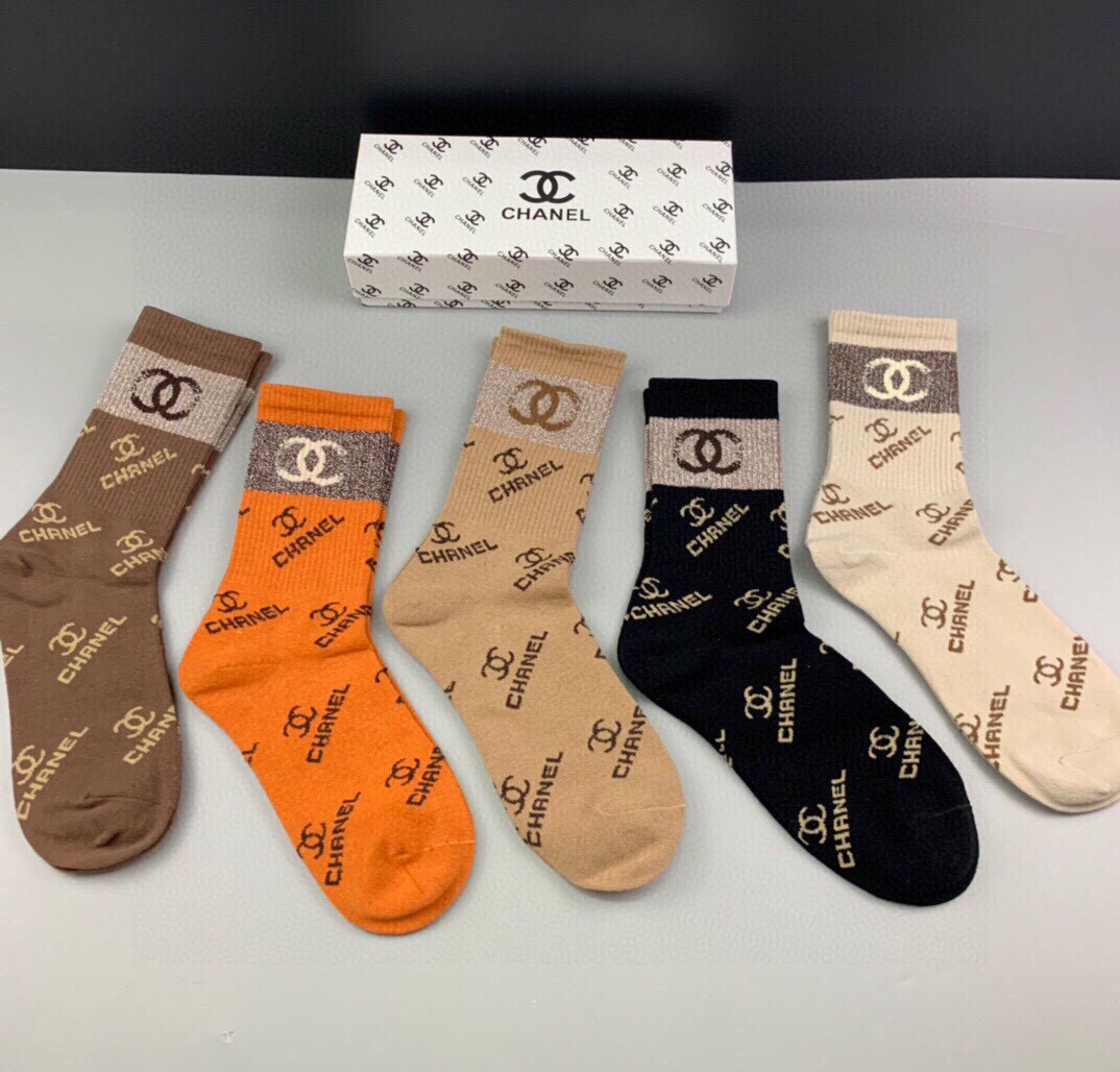  🆕CHANEL · 香奈儿❗️香奶奶家新品女款中筒袜子❗️【一盒五双】纯棉材质，柔软舒适透气，罗口提花