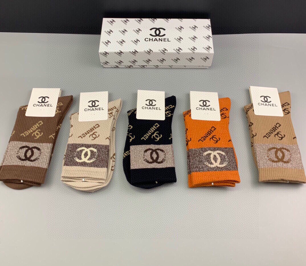  🆕CHANEL · 香奈儿❗️香奶奶家新品女款中筒袜子❗️【一盒五双】纯棉材质，柔软舒适透气，罗口提花