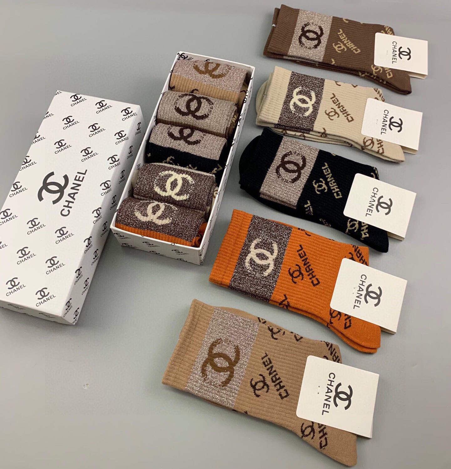  🆕CHANEL · 香奈儿❗️香奶奶家新品女款中筒袜子❗️【一盒五双】纯棉材质，柔软舒适透气，罗口提花
