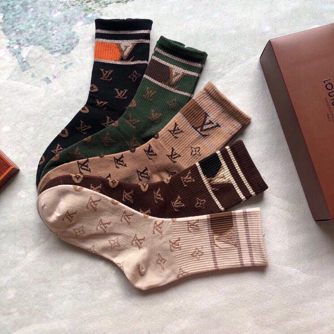  🆕Louis Vuitton · 路易威登❗️驴家新品女款中筒袜子❗️【一盒五双】纯棉材质，柔软舒适透