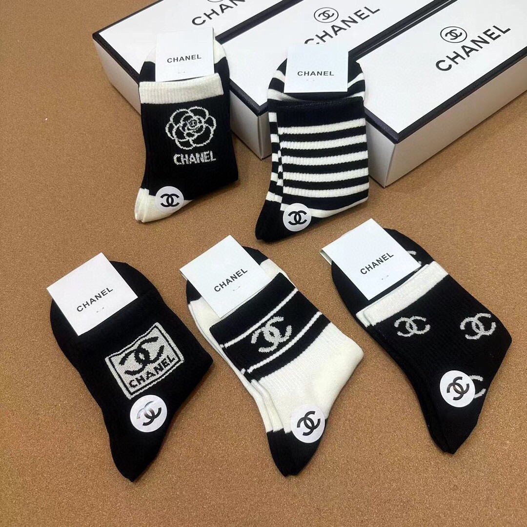  🆕CHANEL · 香奈儿❗️香奶奶家新品女款袜子❗️【一盒五双】纯棉材质，柔软舒适透气，提花经典品牌