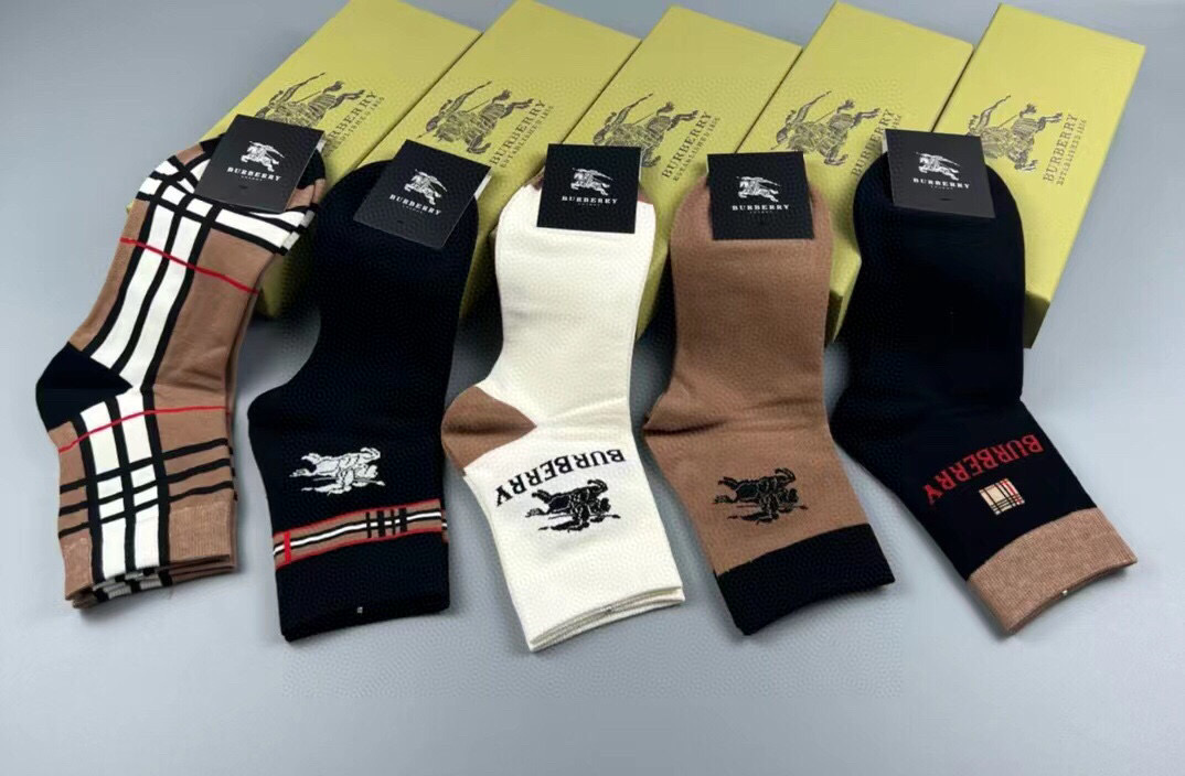  🆕Burberry · 巴宝莉❗️B家新品男款袜子❗️【一盒五双】纯棉材质织造，柔软舒适，提花经典品牌
