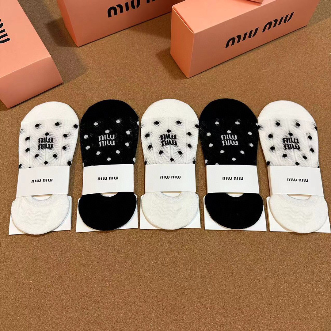  🆕Miumiu · 缪缪❗️谬家新品女款隐形袜子❗️【一盒五双】提花经典标志，纯棉材质，超舒适超美腻❗
