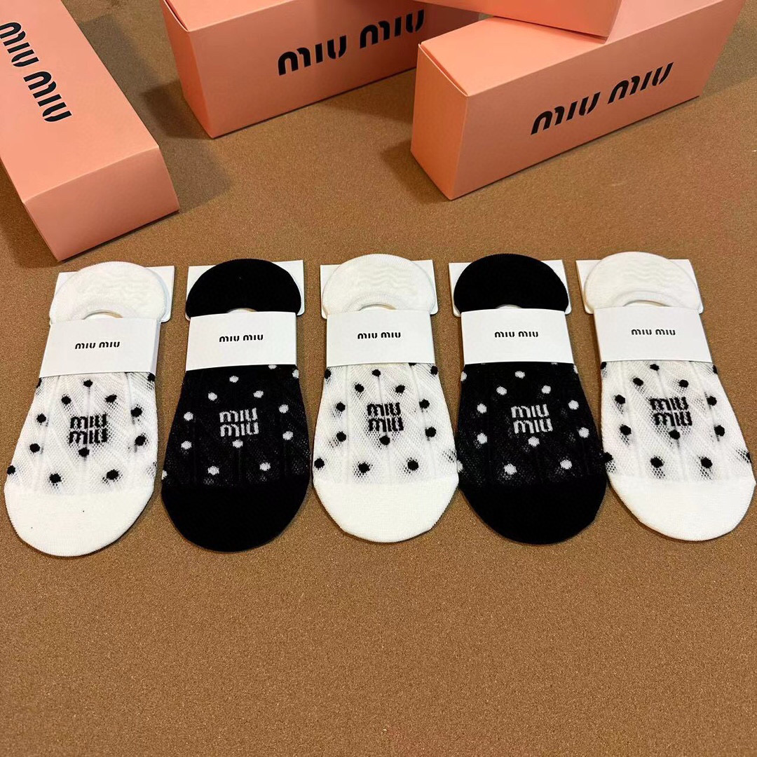  🆕Miumiu · 缪缪❗️谬家新品女款隐形袜子❗️【一盒五双】提花经典标志，纯棉材质，超舒适超美腻❗
