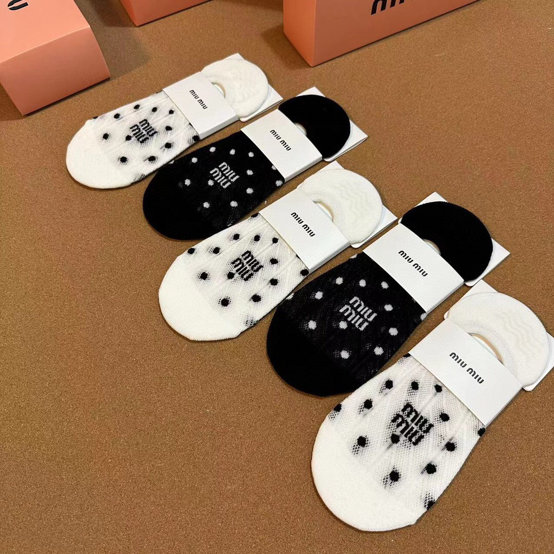 🆕Miumiu · 缪缪❗️谬家新品女款隐形袜子❗️【一盒五双】提花经典标志，纯棉材质，超舒适超美腻❗