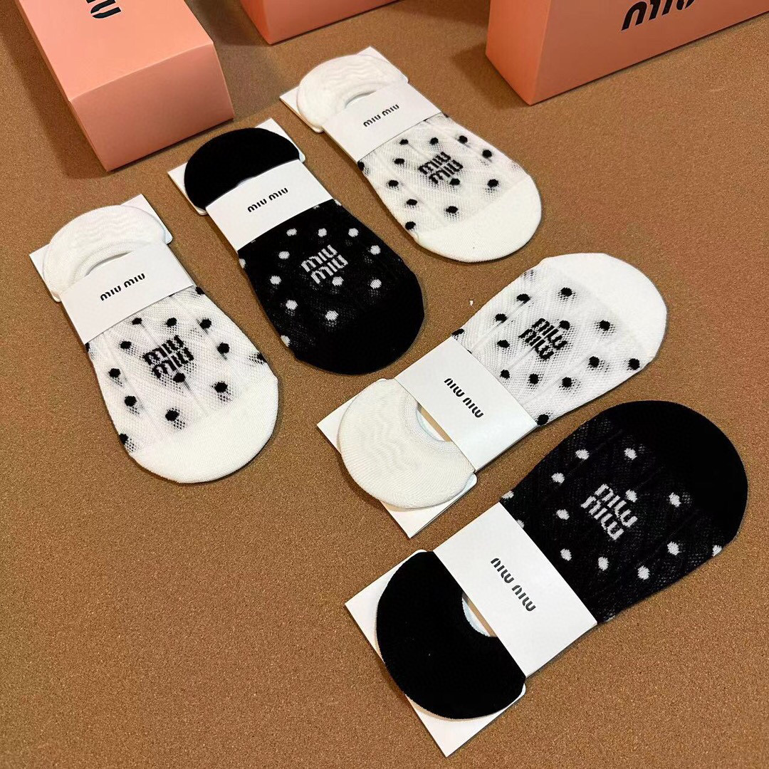  🆕Miumiu · 缪缪❗️谬家新品女款隐形袜子❗️【一盒五双】提花经典标志，纯棉材质，超舒适超美腻❗