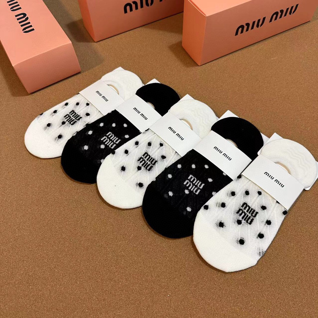  🆕Miumiu · 缪缪❗️谬家新品女款隐形袜子❗️【一盒五双】提花经典标志，纯棉材质，超舒适超美腻❗