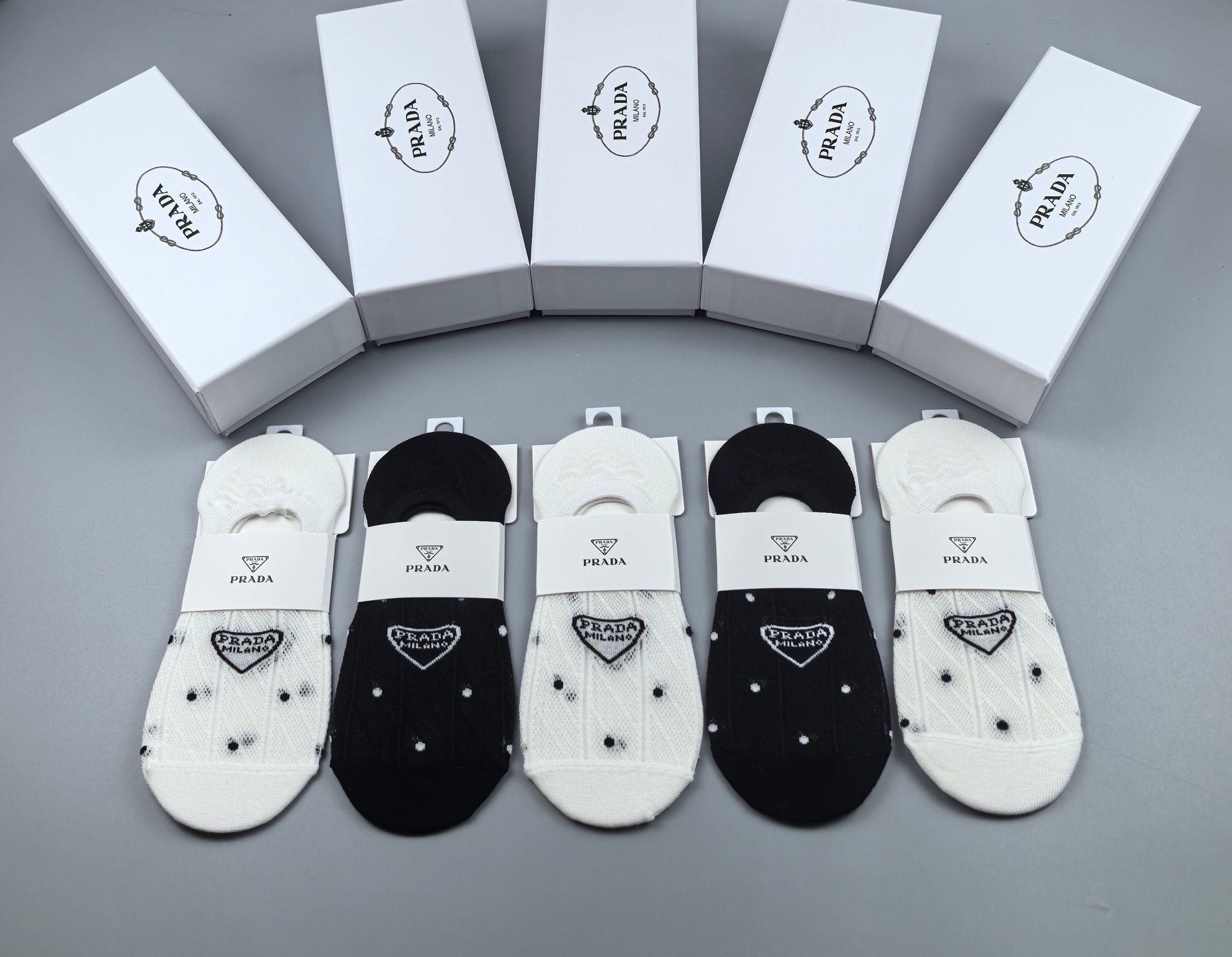 🆕Prada · 普拉达❗️新品女款隐形袜子❗️【一盒五双】提花经典标志，纯棉材质，超舒适超美腻❗️大