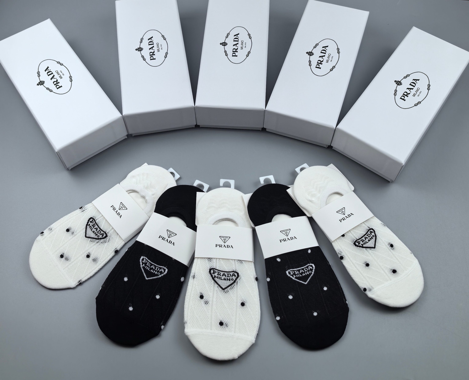  🆕Prada · 普拉达❗️新品女款隐形袜子❗️【一盒五双】提花经典标志，纯棉材质，超舒适超美腻❗️大